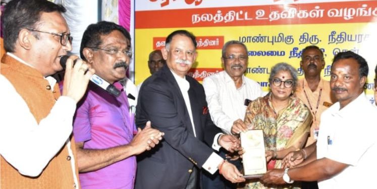 வழக்கறிஞர்கள் சங்கம் சார்பில் விழா