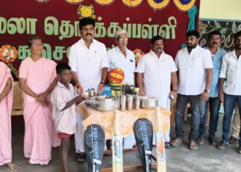 பள்ளியில் நலத்திட்ட உதவிகள் வழங்கும் விழா