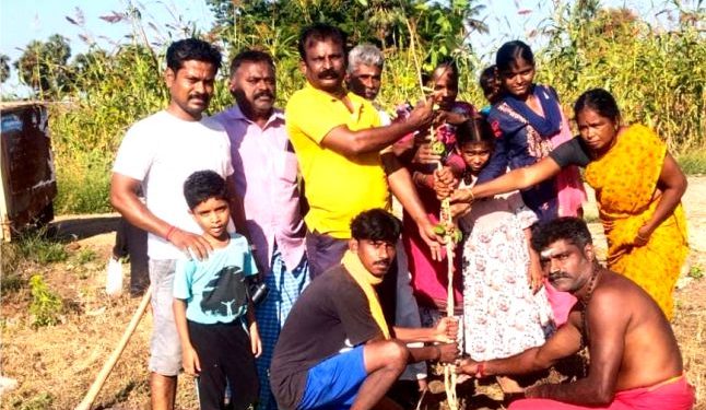 மரக்கன்றுகள் நடும் நிகழ்ச்சி