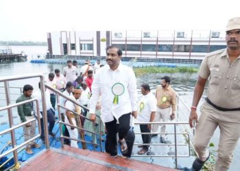 அரசு உயர் அலுவலர் ஆய்வு 