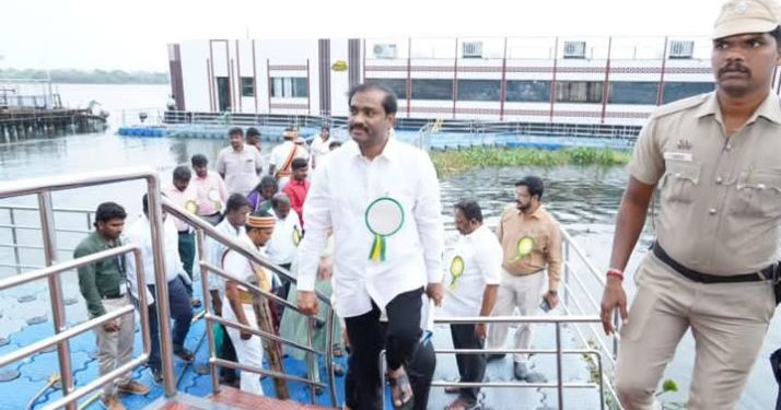 அரசு உயர் அலுவலர் ஆய்வு 