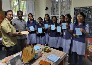 நூலகத்தில் உறுப்பினர்களாக சேர்ந்த 100 மாணவர்கள்