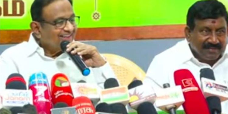 ஆங்கில புத்தாண்டு வாழ்த்துக் கூறிய முன்னாள்  நிதி அமைச்சர்