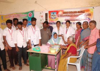 மாணவர்கள் சார்பாக ஆயுர்வேத மருத்துவ முகாம்