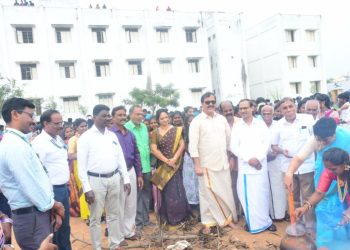 கல்லூரி முதல்வர் தலைமையில் பொங்கல் விழா