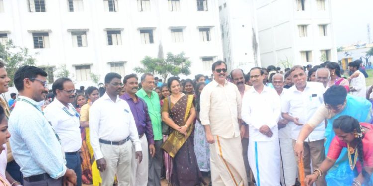 கல்லூரி முதல்வர் தலைமையில் பொங்கல் விழா