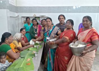 மகளிர் மேம்பாட்டு கழகம் சார்பில் அன்னதானம்