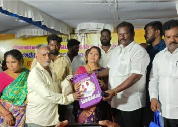 குடும்ப அட்டைதாரர்களுக்கு பொங்கல் நலத்திட்ட உதவிகள்