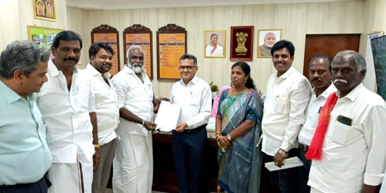 இரயில்வே கோட்ட மேலாளரிடம் மனு அளித்த எம்எல்ஏ