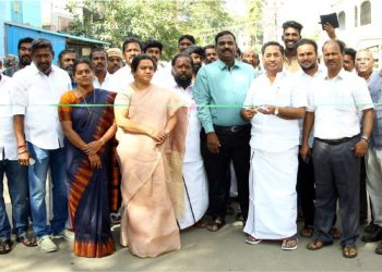 புதிய தார் சாலை திறந்து வைத்த ஆணையாளர்