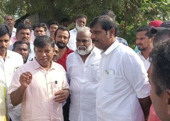 இரயில்வே துறையினர் நெடுஞ்சாலை  அதிகாரிகளிடம் ஆலோசனை