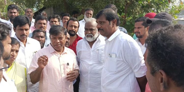 இரயில்வே துறையினர் நெடுஞ்சாலை  அதிகாரிகளிடம் ஆலோசனை