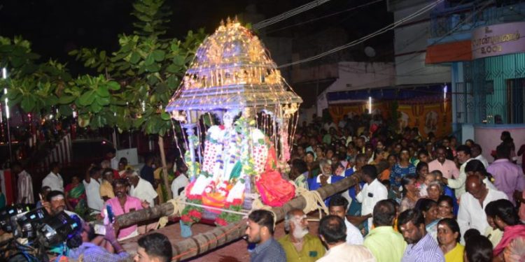 கோயிலில் துணை முதல்வருக்கு மரியாதை