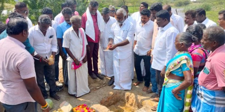 புதிய கட்டிடம் கட்ட பூமி பூஜை