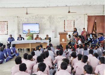 பள்ளியில் கண்காட்சி துவக்க விழா