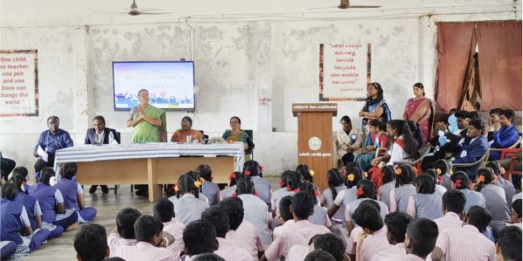 பள்ளியில் கண்காட்சி துவக்க விழா