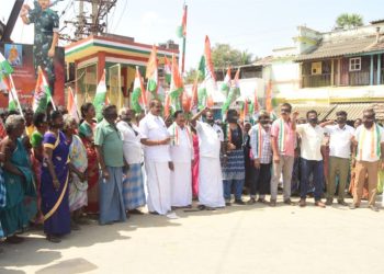 காங்கிரஸ் கட்சியினர் நூதன போராட்டம்