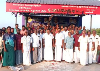 பயணியர் நிழற்குடையினை திறந்து வைத்த எம்எல்ஏ 