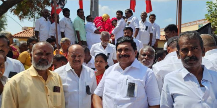 அ.தி.மு.க சார்பாக அண்ணா நினைவு நாள் அனுசரிப்பு