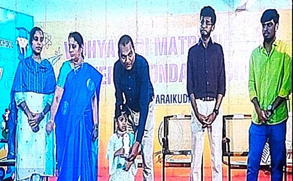 பள்ளியில் பட்டமளிப்பு விழா