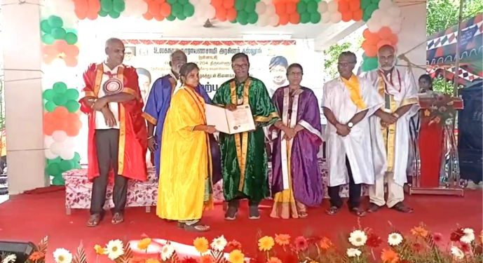 கல்லூரியில் நடைபெற்ற பட்டமளிப்பு விழா