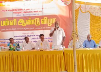 உயர்நிலைப் பள்ளியில் ஆண்டு விழா