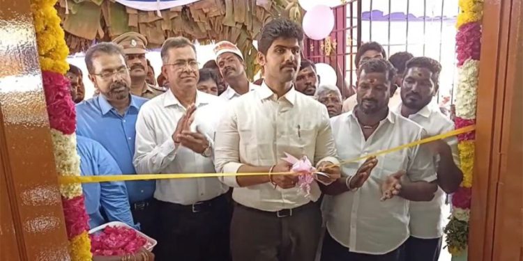 மாற்றுத்திறனாளிகளுக்கு மின்சார வண்டி வழங்கிய ஆட்சியர்