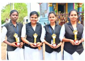அரசு சட்டக்கல்லூரி மாணவிகள் சாதனை