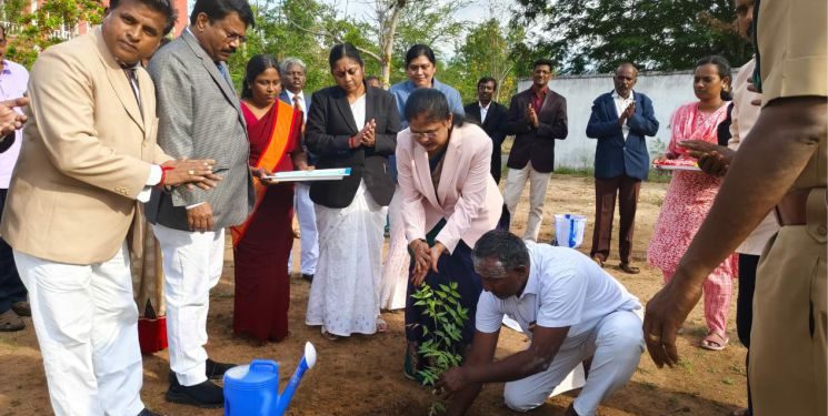 முதன்மை நீதிபதி தலைமையில் மரக்கன்றுகள் நடும் விழா