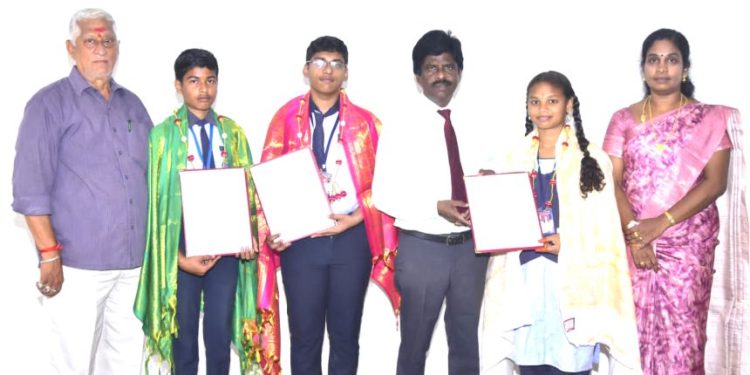 சி.பி.எஸ்.இ. பள்ளி மாணவ, மாணவிகள் சாதனை