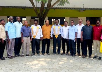 ஆசிரியர்களுக்கு பணி நிறைவு பாராட்டு விழா