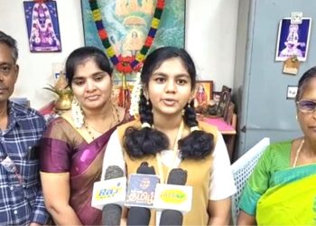 பொதுத் தேர்வில் பள்ளி மாணவி சாதனை