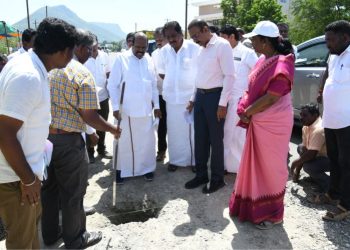 சாலைப் விரிவாக்க பணிகள் குறித்து அமைச்சர்கள் ஆய்வு