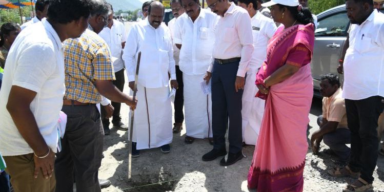 சாலைப் விரிவாக்க பணிகள் குறித்து அமைச்சர்கள் ஆய்வு