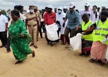 தூய்மைப்படுத்தும் பணிகளை தொடங்கி வைத்த ஆட்சியர்