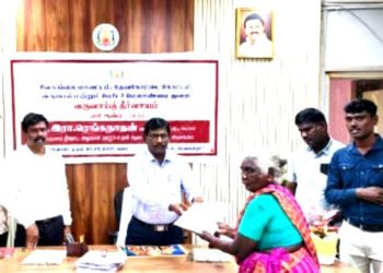 நலத்திட்ட உதவி வழங்கிய தாசில்தார்