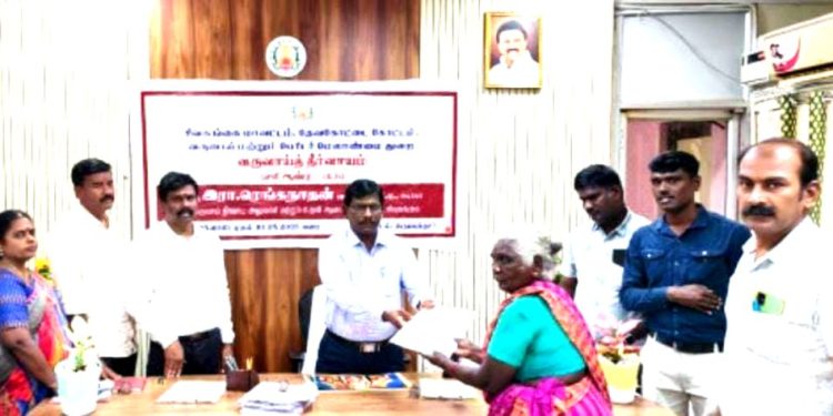 நலத்திட்ட உதவி வழங்கிய தாசில்தார்