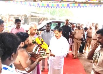 கோவிலில் தமிழ்நாடு ஆளுநர் சாமி தரிசனம்
