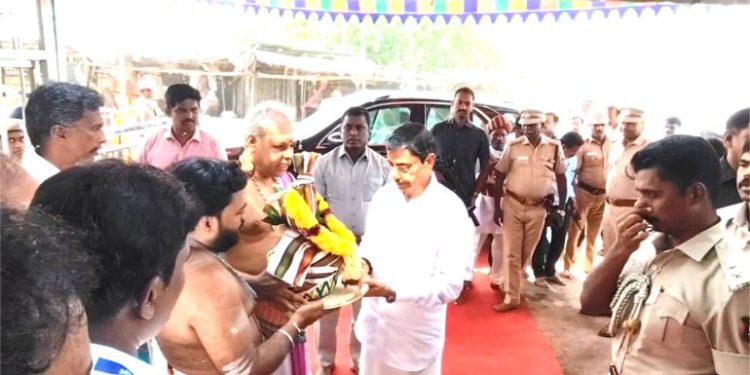 கோவிலில் தமிழ்நாடு ஆளுநர் சாமி தரிசனம்