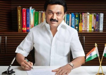 அதிகாரிகளுக்கு பாராட்டு தெரிவித்த தமிழக முதல்வர்