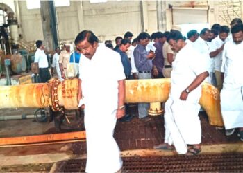 குடிநீராக்கும் ஆலையில் ஆய்வு மேற்கொண்ட அமைச்சர்