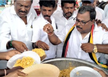 தேமுதிக கட்சி சார்பில் அன்னதானம்