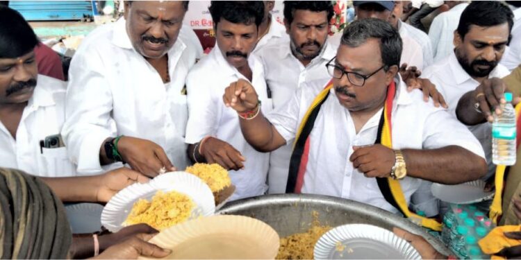 தேமுதிக கட்சி சார்பில் அன்னதானம்