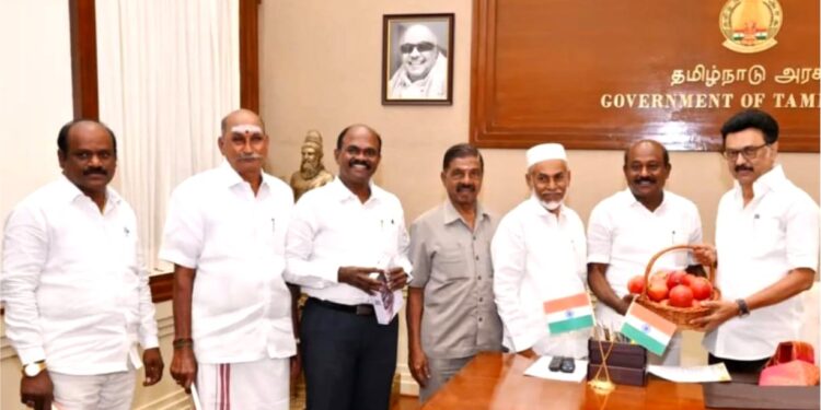 முதலமைச்சரை சந்தித்த வணிகர் சங்கங்களின் பேரமைப்பு தலைவர்