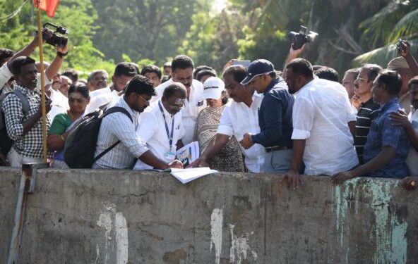 கால்வாய் தூர்வாரும் பணிகளை பார்வையிட்ட அமைச்சர்