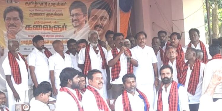 திமுக சார்பில் பொதுமக்களுக்கு  நலத்திட்ட உதவிகள்