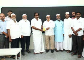பதக்கம் வென்ற மாணவர்களுக்கு வாழ்த்துதெரிவித்த அமைச்சர்