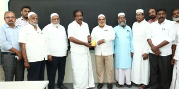 பதக்கம் வென்ற மாணவர்களுக்கு வாழ்த்துதெரிவித்த அமைச்சர்