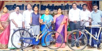 பள்ளி மாணவ மாணவிகளுக்கு மிதிவண்டி வழங்கும் நிகழ்ச்சி