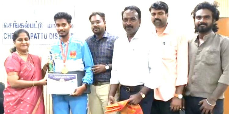 சர்வதேச பூப்பந்து போட்டியில் மாணவன் சாதனை